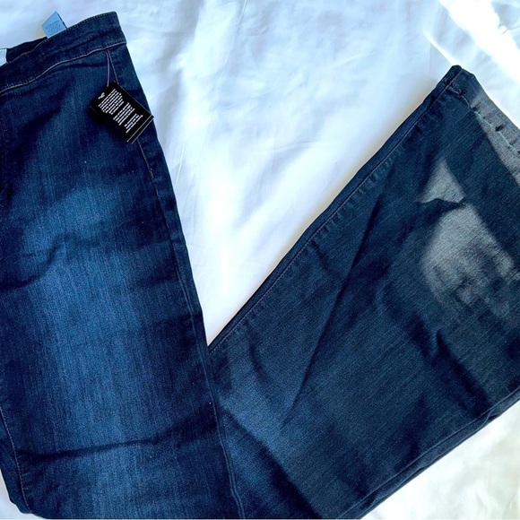 Shop THE MINT WIDE LEG JEANS - Picture 1 of 10